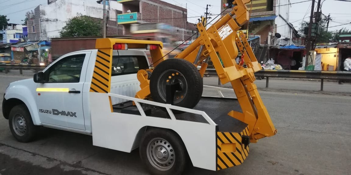 Vehicle Towing and Lifting Services
